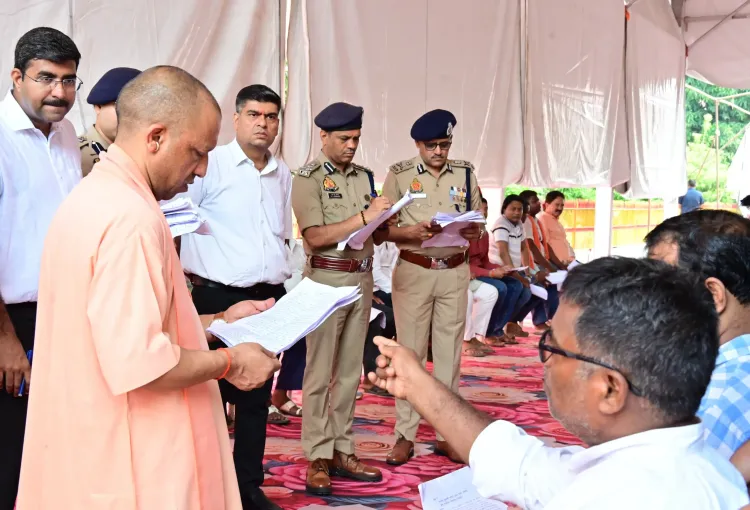 क्या कब्जामुक्त कराएंगे जमीन, दबंगों को सिखाएंगे कानूनी सबक?