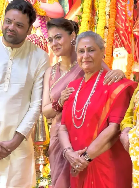 Did Kajol Manage to Make Jaya Bachchan Smile for the Cameras?