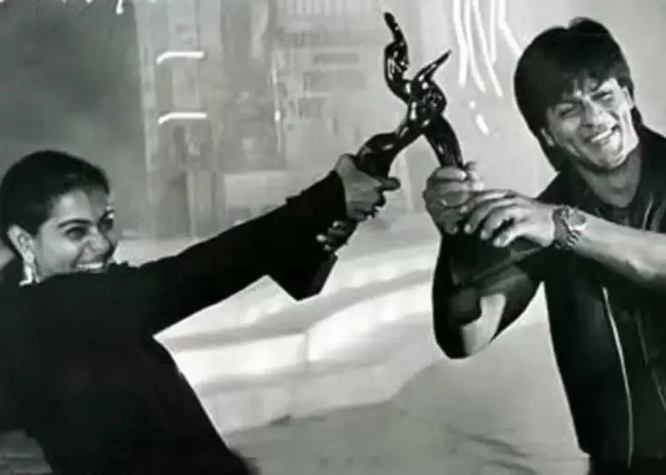 Did Kajol just win her 7th Filmfare Award with a throwback pic of SRK?