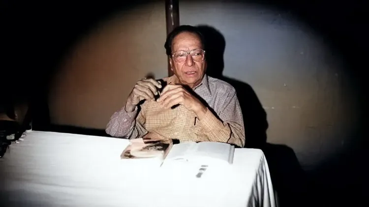 क्या यादों में कमलेश्वर: ‘नई कहानी’ के आधार स्तंभ, जो साहित्य को मानते थे समाज बदलने का हथियार?