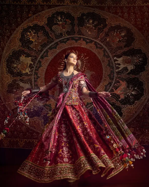 Kangana Ranaut celebrates Navratri in Chhattisgarh, showcases indigenous craft