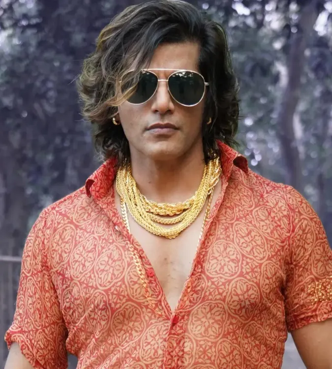 Karanvir Bohra Transforms Dramatically for 'Khandaan'