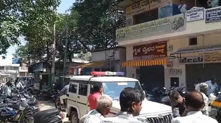 चिक्कबल्लापुर: वरिष्ठ अधिवक्ता सनकी वेंकटरमणप्पा पर चाकू से हमला, हालत गंभीर