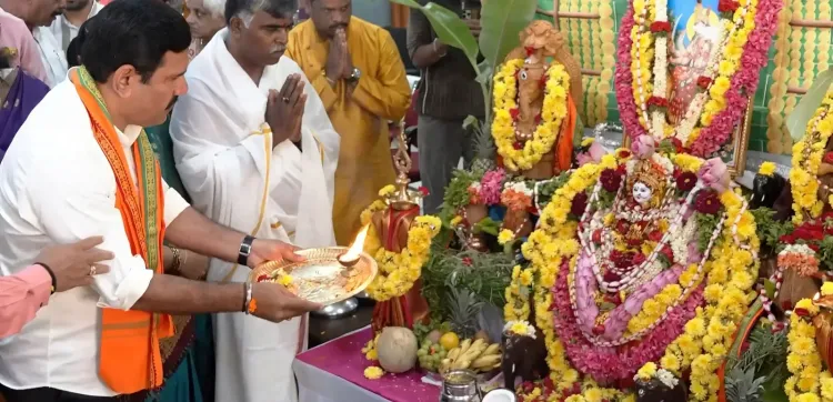 दशहरे पर बेंगलुरु BJP कार्यालय में आयुध पूजा, विजयेंद्र ने किसानों के लिए माँगा आशीर्वाद