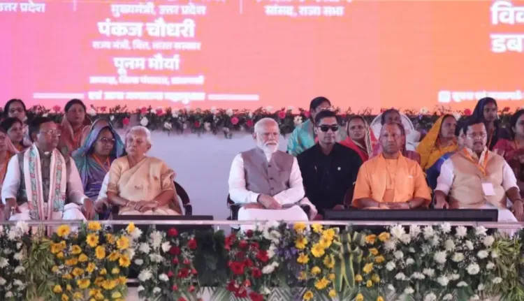 काशी में जन आक्रोश महिला सम्मेलन: CM योगी ने विपक्ष पर साधा निशाना, PM मोदी को बताया 'नए भारत का शिल्पकार'