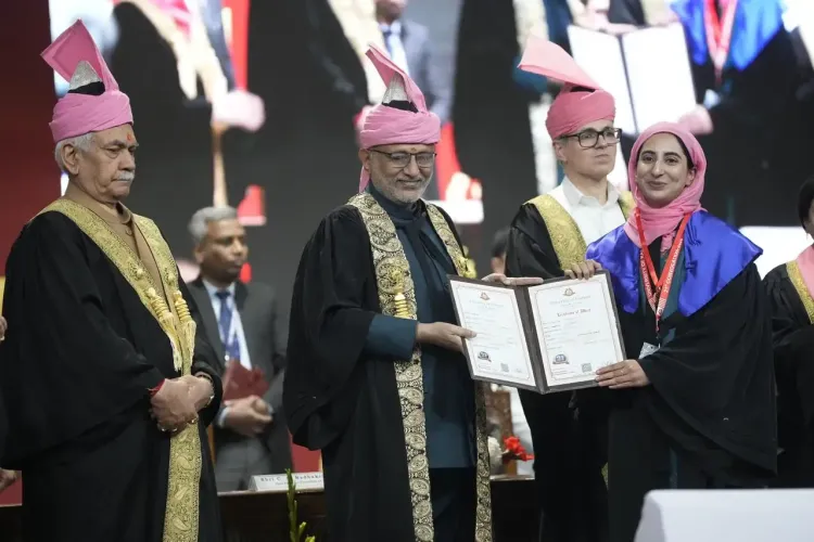 कश्मीर विश्वविद्यालय के दीक्षांत समारोह में उपराष्ट्रपति का प्रेरक संदेश, 'यह हम सभी का कश्मीर'