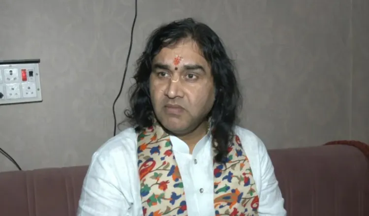 देवकीनंदन ठाकुर की माँग: मंदिरों के लिए 'सनातन बोर्ड' बने, रात के विवाह पर पुनर्विचार करे समाज