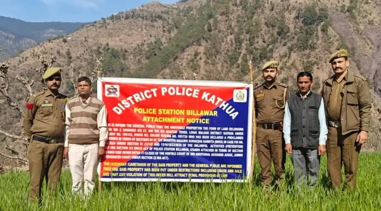 कठुआ पुलिस की महत्त्वपूर्ण कार्रवाई: पाकिस्तान में बैठे आतंकी हैंडलर की संपत्ति कुर्क