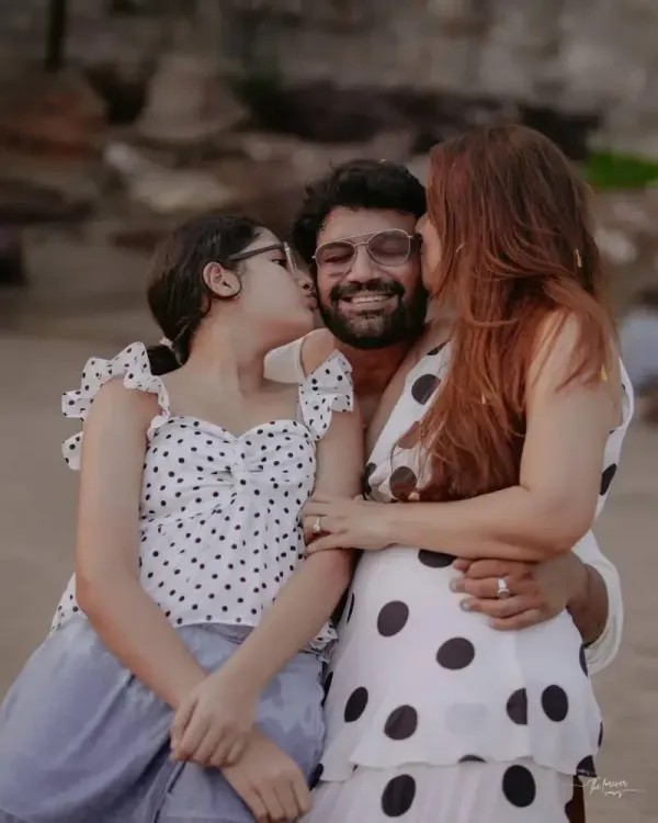 Keerti Kelkar pens heartfelt birthday note for Sharad Kelkar as he turns 50