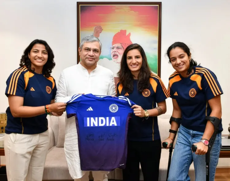 क्या केंद्रीय मंत्री अश्विनी वैष्णव ने विश्व चैंपियन खिलाड़ियों स्नेह राणा, रेणुका ठाकुर और प्रतीका रावल से मुलाकात की?