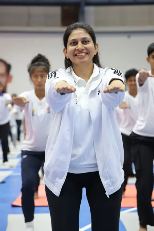अंतरराष्ट्रीय योग दिवस: रक्षा खडसे ने मुंबई के SAI केंद्र में 300 से अधिक प्रतिभागियों के साथ किया योगाभ्यास
