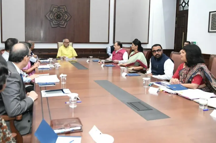 क्या केंद्रीय मंत्रियों ने उपराष्ट्रपति से मंत्रालयों की उपलब्धियों की जानकारी साझा की?