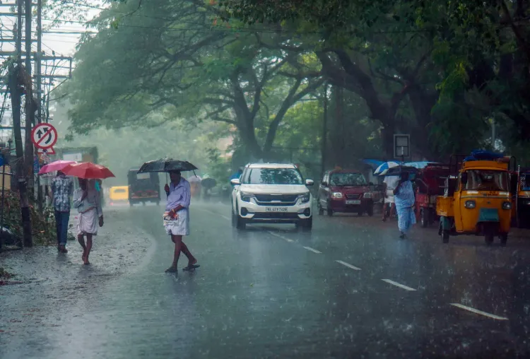 केरल में भारी बारिश: 3 की मौत, SET परीक्षा स्थगित; 8 जिलों में रेड अलर्ट