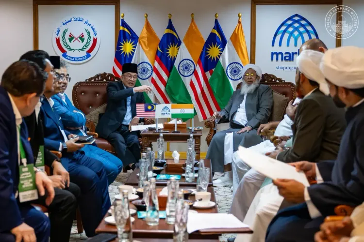 मलेशियाई PM अनवर इब्राहिम को केरल में शेख अबूबक्र फाउंडेशन एक्सीलेंस अवॉर्ड, BRICS दौरे के दौरान सम्मान