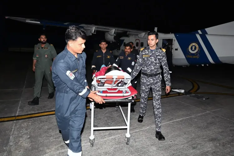 भारतीय तटरक्षक बल ने खराब मौसम में लक्षद्वीप से 66 वर्षीय मरीज को हवाई मार्ग से बचाया