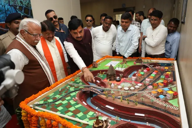 Khattar Chairs MP Energy & Urban Review in Ujjain