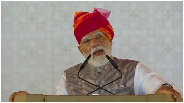 Khattar Cites PM Modi on Completing What He Starts