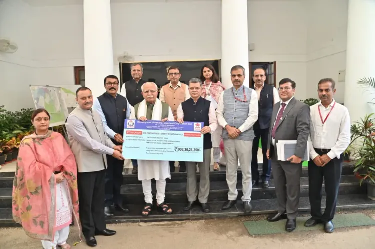 Khattar receives HUDCO's highest-ever dividend of ₹908 crore