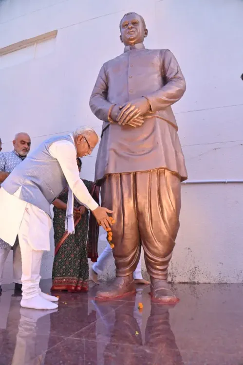 Khattar Unveils Dr. Mangal Sen Statue in Karnal