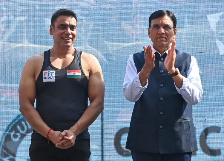 क्या खेल पेशेवरों के लिए नई इंटर्नशिप नीति शुरू की गई है?