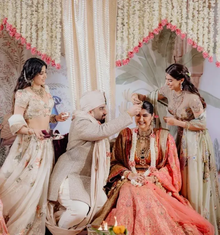 Khushi Kapoor helps sister Anshula during sindoor ritual at her wedding
