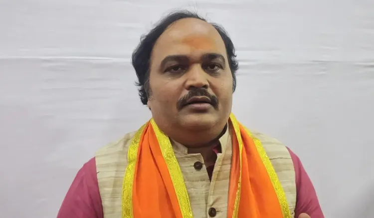 महाराष्ट्र में किसान राहत सरकार की प्राथमिकता, उद्धव के 'अप्रैल में सरकार गिरेगी' दावे को आनंद दुबे ने बताया कल्पना