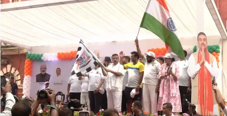 'दौड़ से ध्यान' मैराथन: कोलकाता में CM सुवेंदु अधिकारी ने दिखाई हरी झंडी, योग दिवस से पहले फिटनेस का संदेश