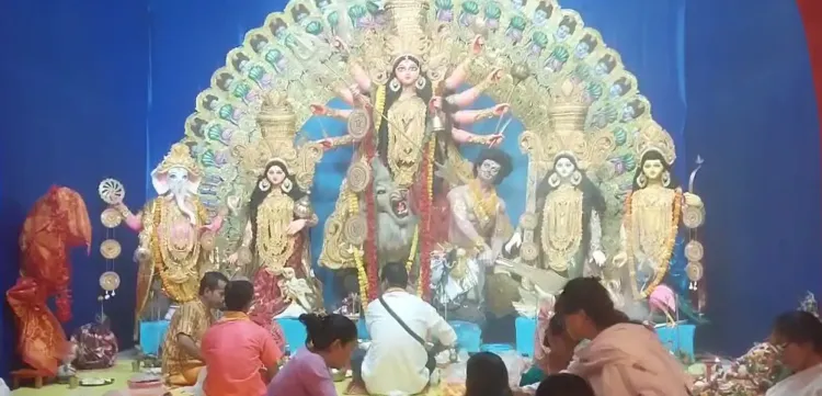 क्या कोलकाता में नवपत्रिका स्नान के साथ दुर्गा पूजा की सप्तमी शुरू हुई?