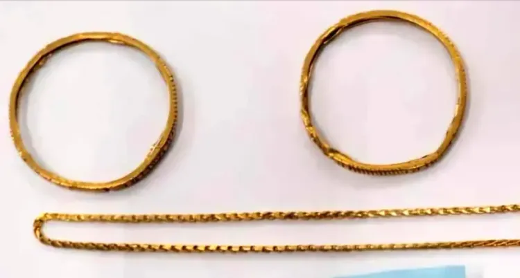 Did Kolkata Police Catch a Woman Stealing Jewellery and Cash from a Bihar Couple?