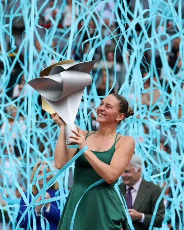 कोस्त्युक का पहला WTA 1000 खिताब, करियर की सर्वश्रेष्ठ 15वीं रैंकिंग; एंड्रीवा 7वें स्थान पर