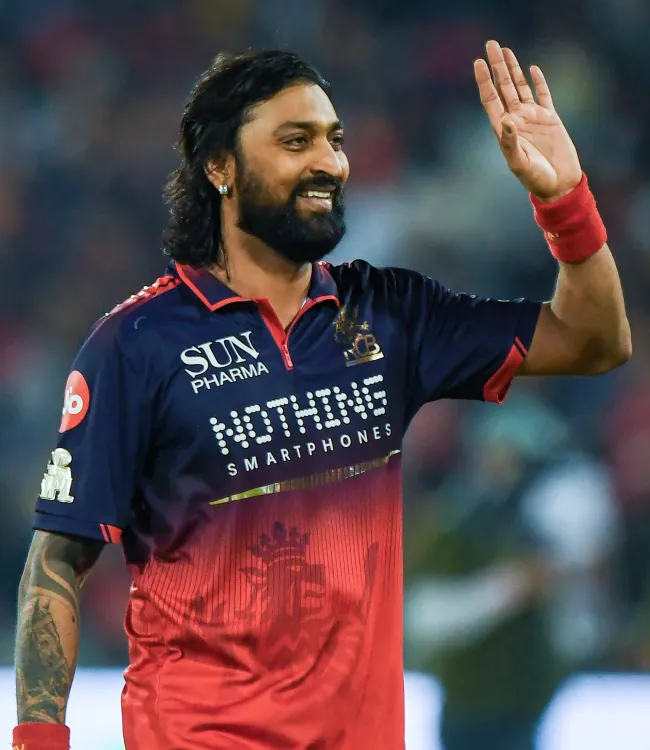 Krunal's gritty 73 steers RCB past MI in IPL thriller; Boucher hails street fighter