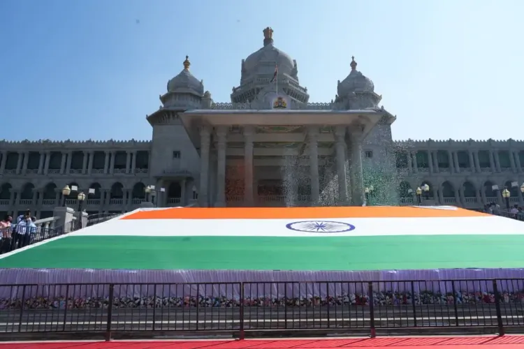Did K'taka unveil the world’s 2nd-largest Khadi Tricolour at Suvarna Vidhana Soudha in Belagavi?