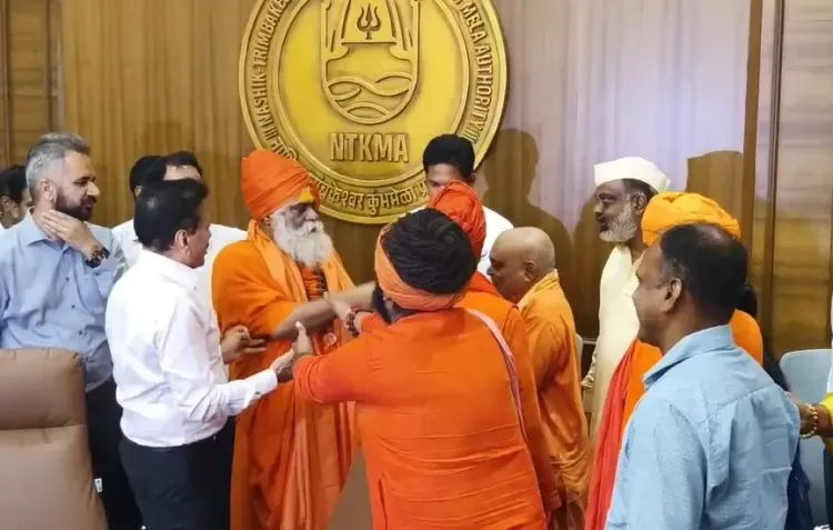 नासिक कुंभ मेला बैठक में संत-प्रशासन टकराव, गिरीश महाजन की दखल से बनी बात