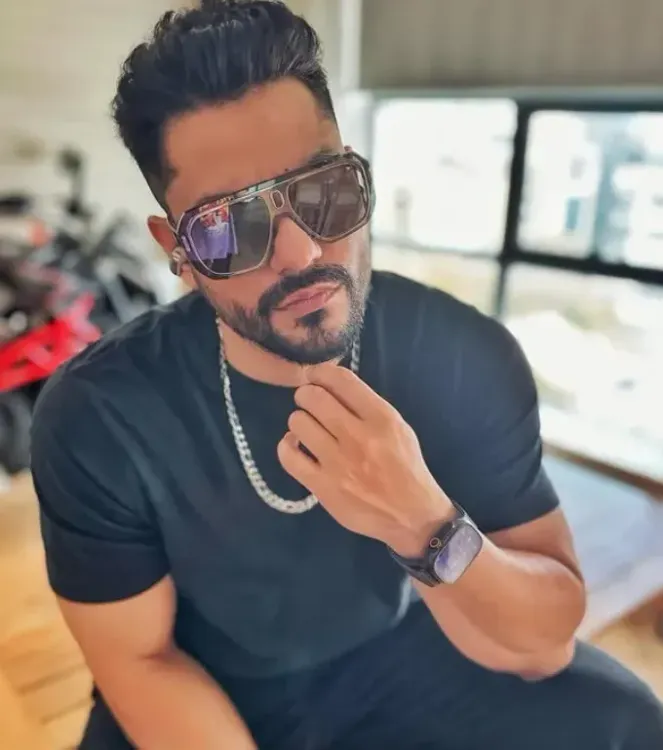 Kunal Kemmu picks up piano, credits daughter Inaaya for daily 10-min ritual