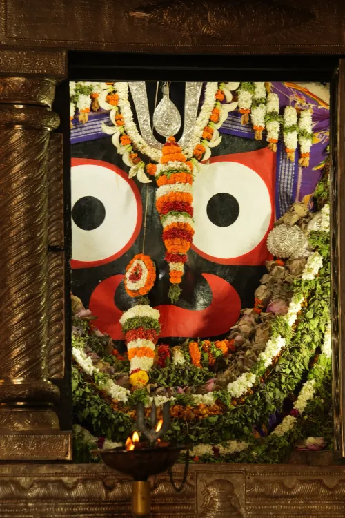 क्या आज भी जगन्नाथ मंदिर में अधूरी मूर्तियों की पूजा होती है? जानिए रहस्य