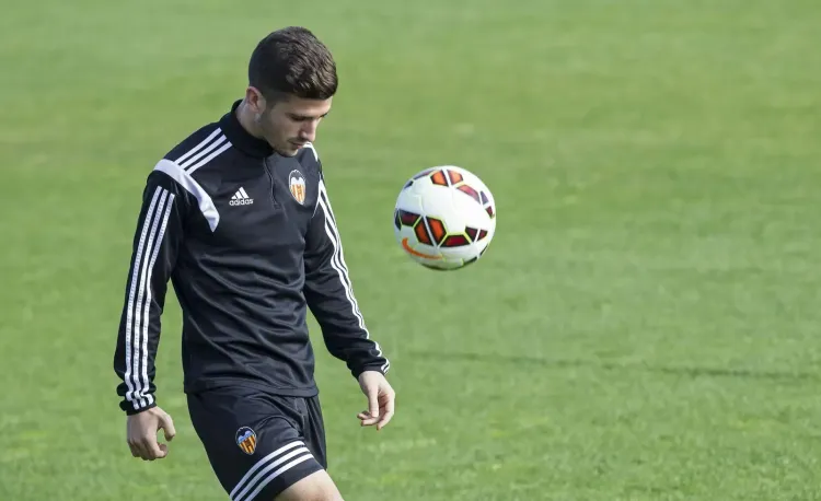 Valencia captain Gaya backs new coach Aguirre to lift club out of relegation