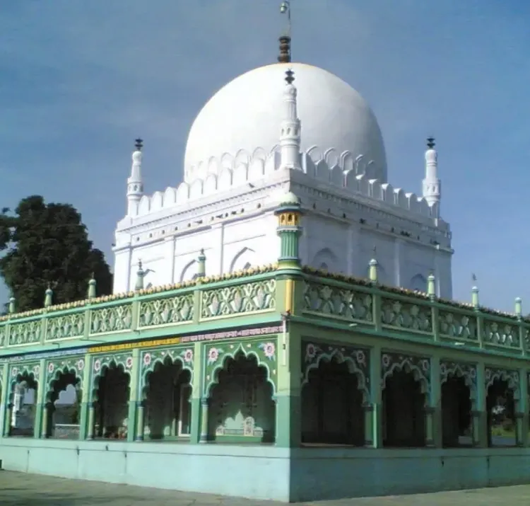 Controversy Reignites Over Shivling Worship at Laadle Mashak Dargah: Karnataka Court Approves for Mahashivratri