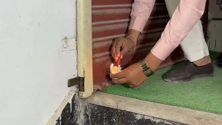 लखनऊ अग्निकांड के बाद नोएडा में बड़ी कार्रवाई: सेक्टर-104 का ओम कोचिंग सेंटर सील, फायर एनओसी व रजिस्ट्रेशन नदारद