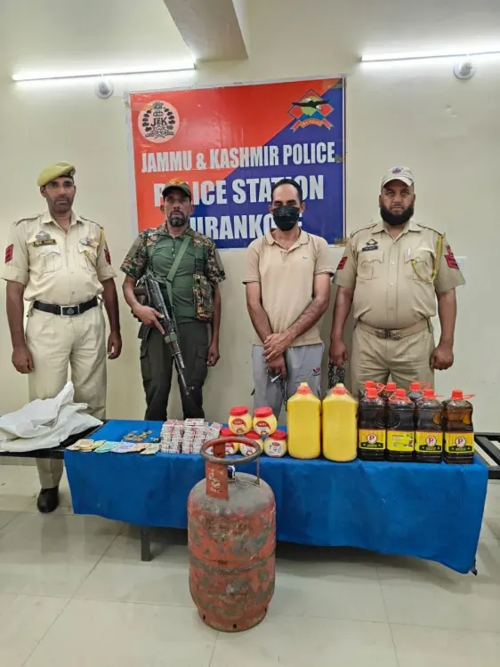 पुंछ पुलिस ने दुकान चोरी में आरोपी जफर इकबाल को गिरफ्तार किया, लाखों का सामान बरामद