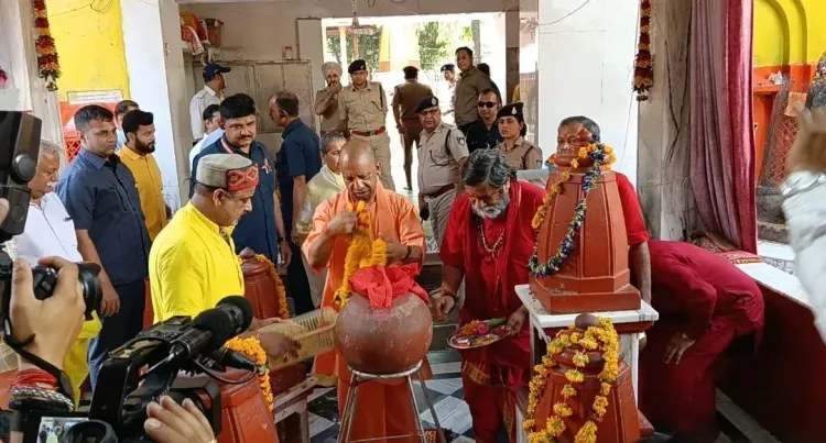ललितपुर में राजकीय मेडिकल कॉलेज और फार्मा पार्क का शिलान्यास, योगी बोले — माफिया-परिवारवाद ने बर्बाद किया था बुंदेलखंड