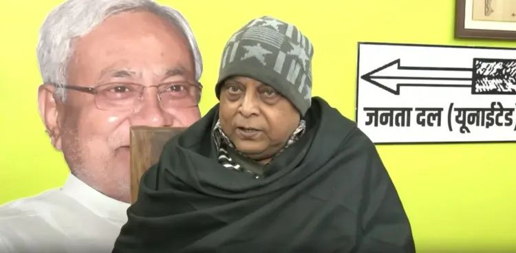 क्या लालू अस्वस्थ हैं, तेजस्वी राजनीतिक रूप से गायब हैं, और तेज प्रताप ने कमान संभाली?