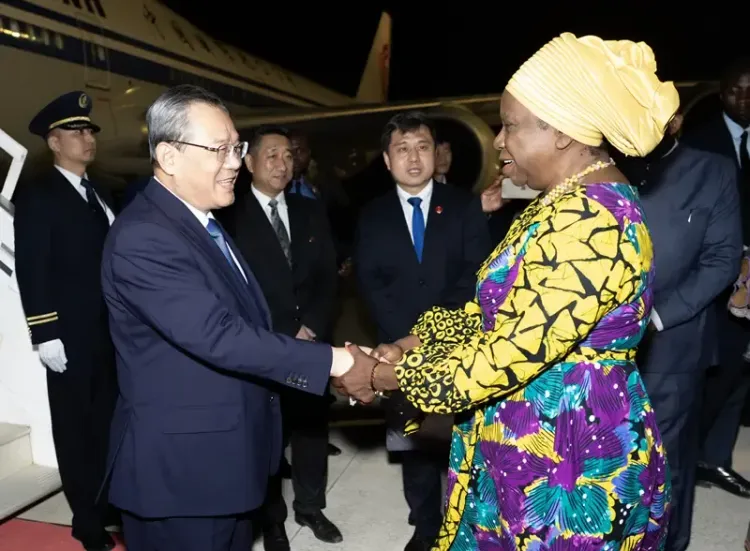 क्या ली छ्यांग जाम्बिया की आधिकारिक यात्रा शुरू करने के लिए लुसाका पहुंचे?