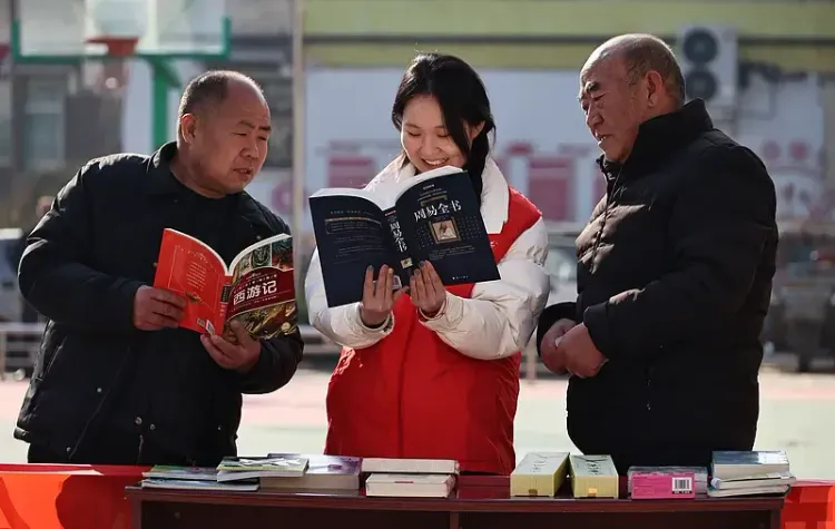 क्या ली छ्यांग ने राज्य परिषद के आदेश पर हस्ताक्षर कर देशव्यापी पठन-पाठन को बढ़ावा देने वाले विनियम जारी किए?