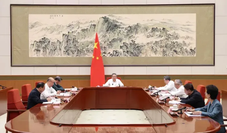 ली छ्यांग की अध्यक्षता में राज्य परिषद बैठक, शी चिनफिंग के भाषण और पार्टी विचारधारा का अध्ययन