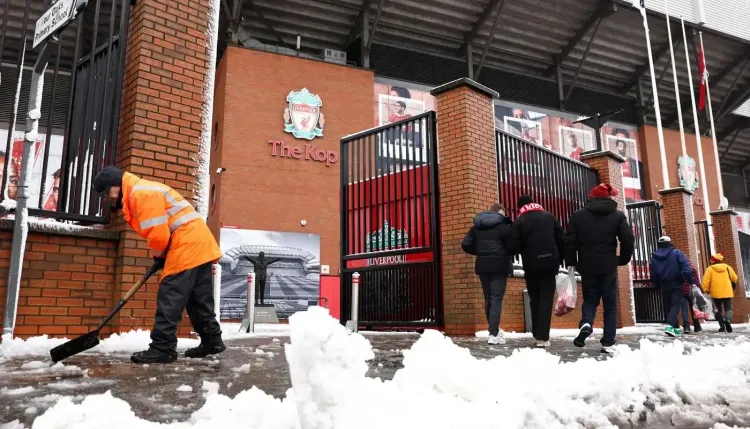Liverpool vs Manchester United Match Set to Proceed Despite Intense Weather Advisory