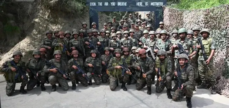 एलओसी के पास सुंदरबनी सेक्टर में उत्तरी कमान प्रमुख लेफ्टिनेंट जनरल प्रतीक शर्मा का दौरा, ऑपरेशनल तैयारियों की समीक्षा