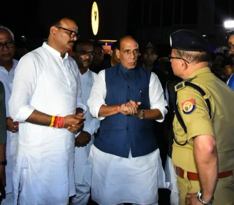 लखनऊ कोचिंग सेंटर अग्निकांड: रक्षा मंत्री राजनाथ सिंह रात को पहुंचे, केजीएमयू में घायलों से मिले