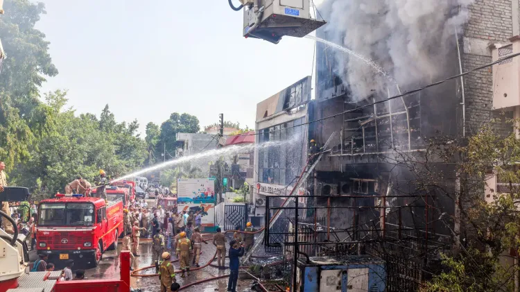 लखनऊ अलीगंज कोचिंग अग्निकांड: 4 नामजद पर एफआईआर, 5 प्रतिष्ठान सील, 15 की मौत के बाद सरकार सख्त