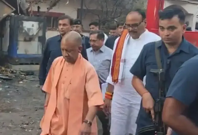 लखनऊ कोचिंग सेंटर अग्निकांड: 15 की मौत, सीएम योगी ने घटनास्थल का दौरा किया, दोषियों पर कड़ी कार्रवाई के आदेश