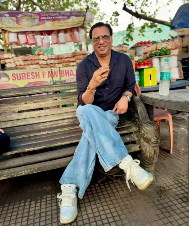 Madhur Bhandarkar soaks in Kolkata's soul with kulhad chai and street food